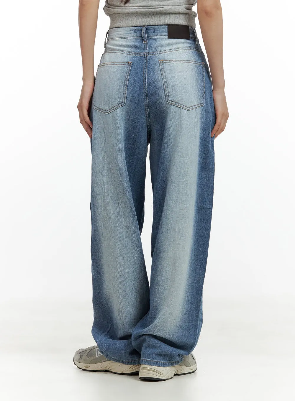 Contrasted Washed Baggy Jeans CU420