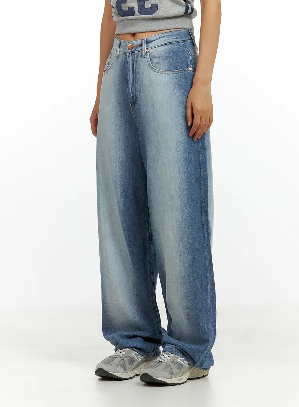 Contrasted Washed Baggy Jeans CU420