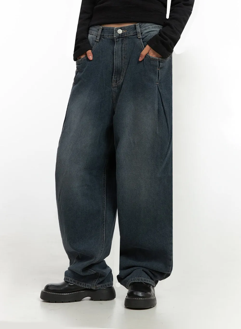 Eloise Pintuck Wide Fit Baggy Jeans IO409