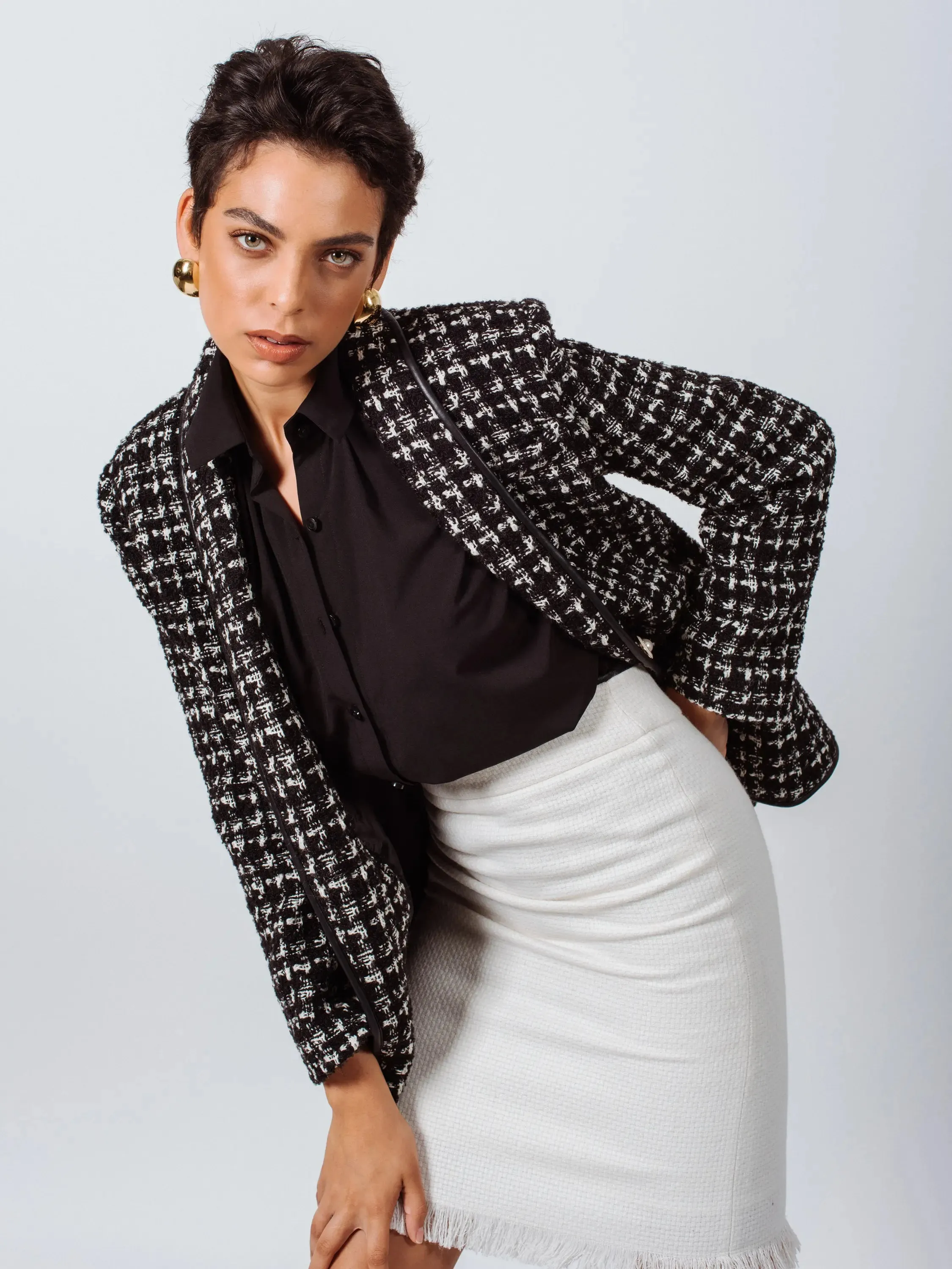 Sophisticated Black and White Tweed Blazer with Luxurious Pearl Details